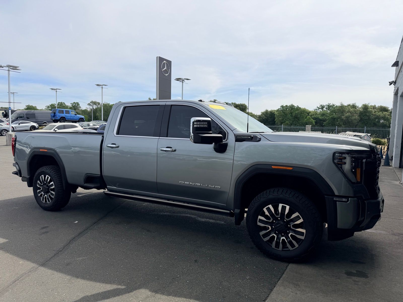 2024 GMC Sierra 3500HD Denali Ultimate Crew Cab 4WD