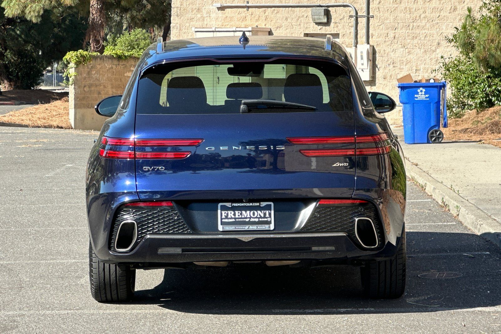 View vehicle photo 4