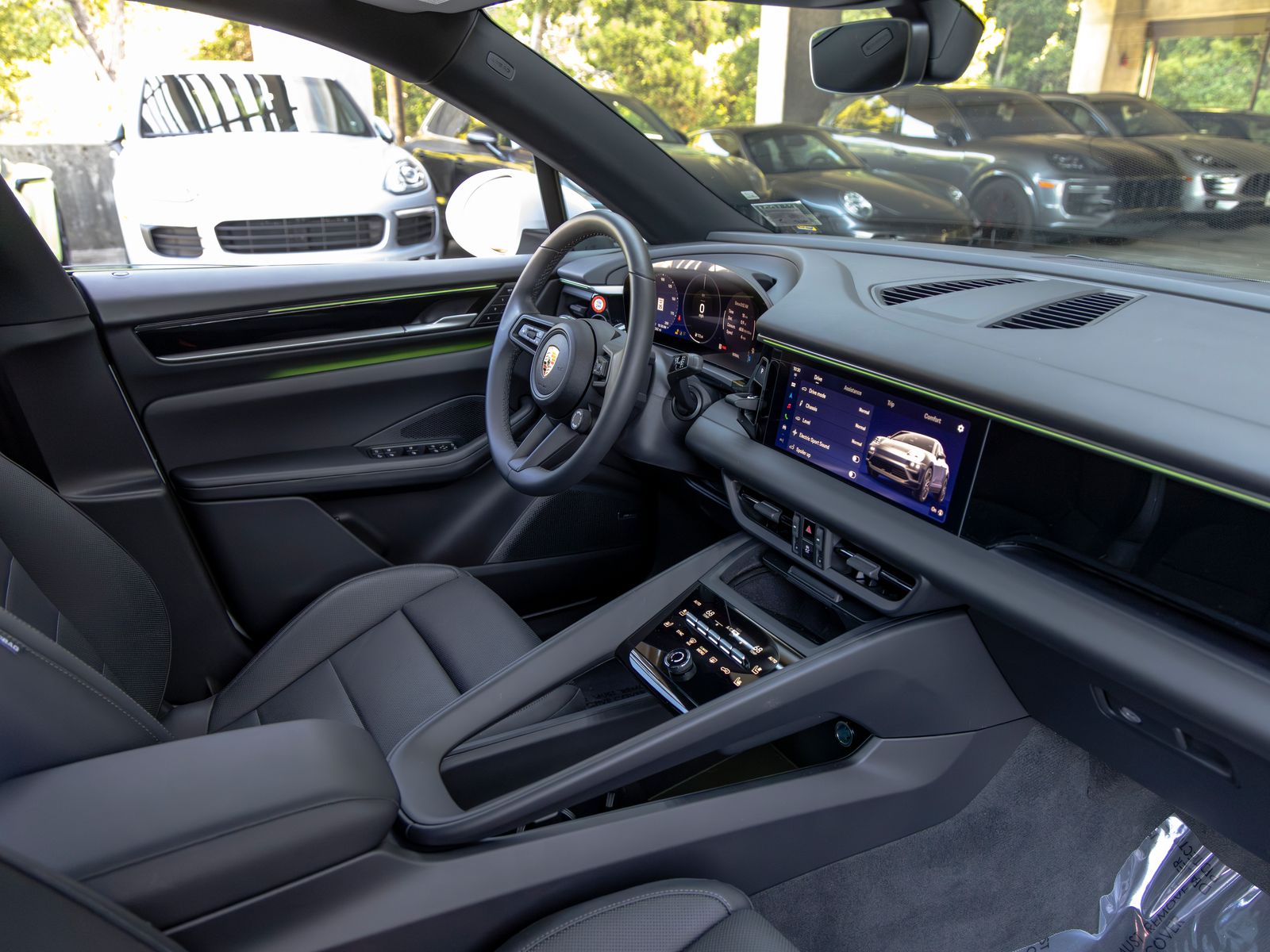 2025 Porsche Macan Base - Photo 52