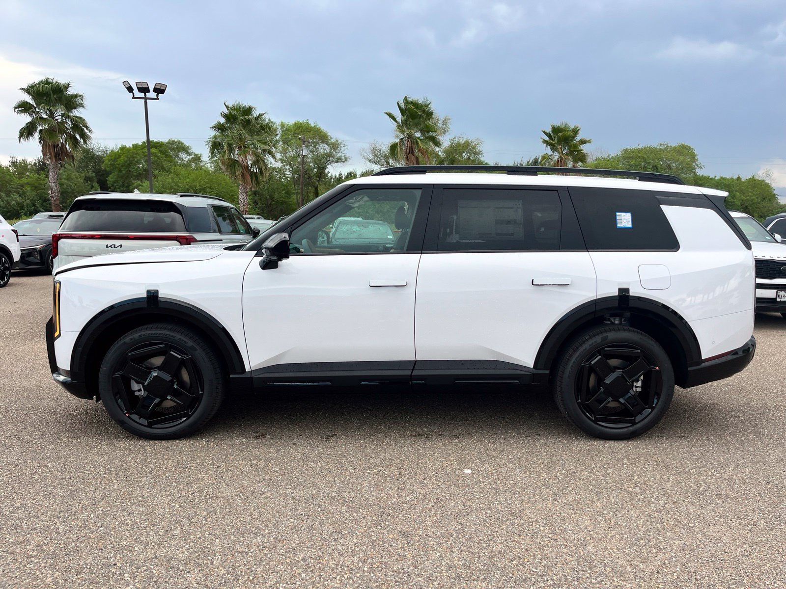 New 2027 White Kia X-Line SX image 4