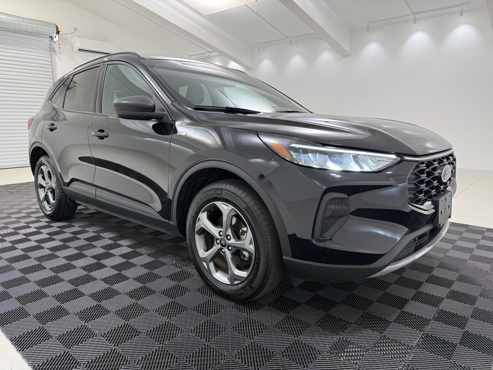 Black Metallic 2025 Ford Escape SUV / Crossover All-Wheel Drive 8-Speed Automatic