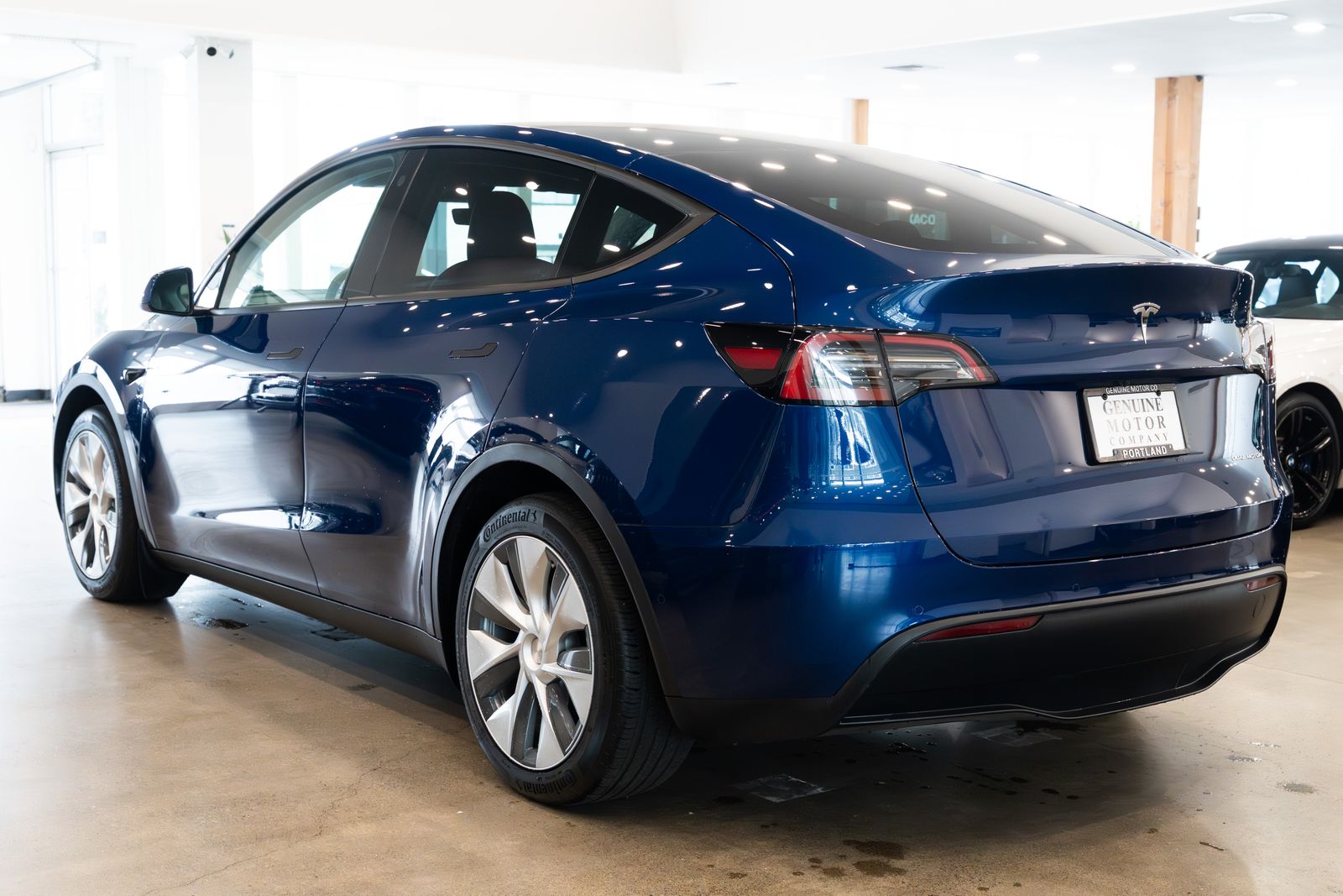 View vehicle photo 6