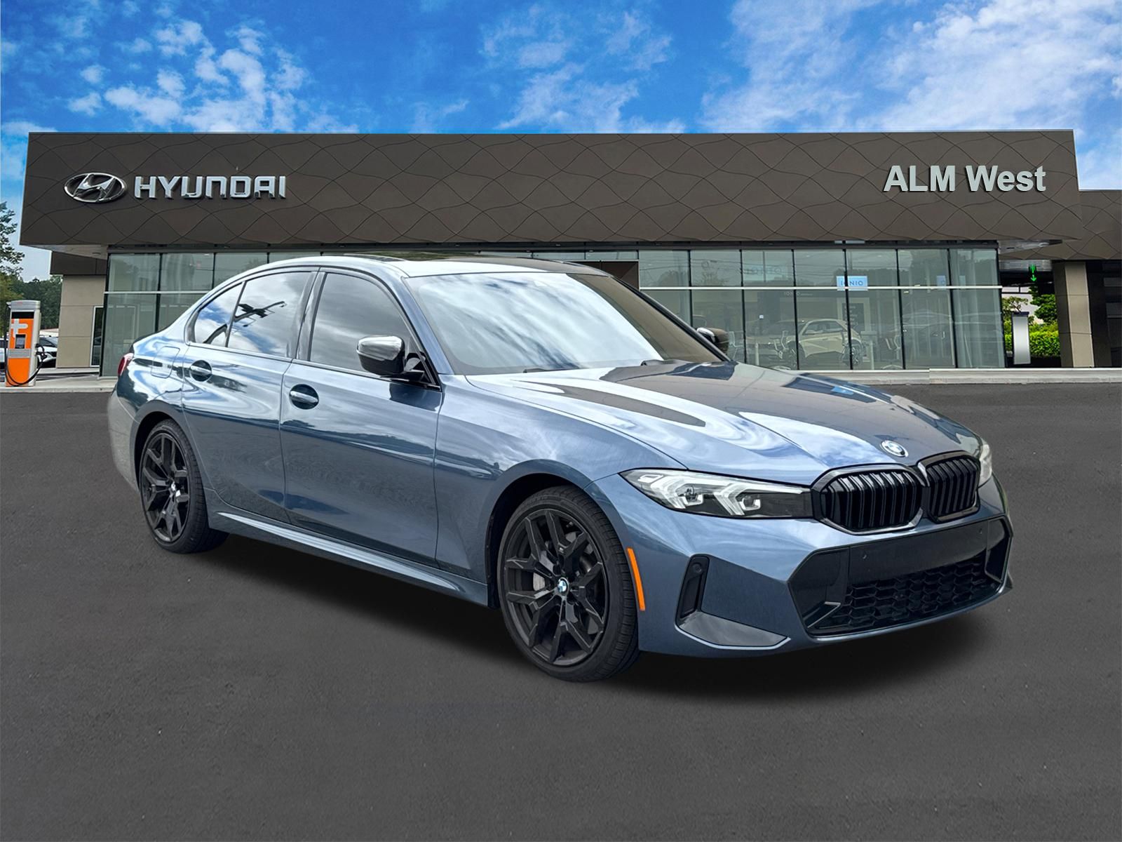 Used 2025 Blue BMW 330i image 3