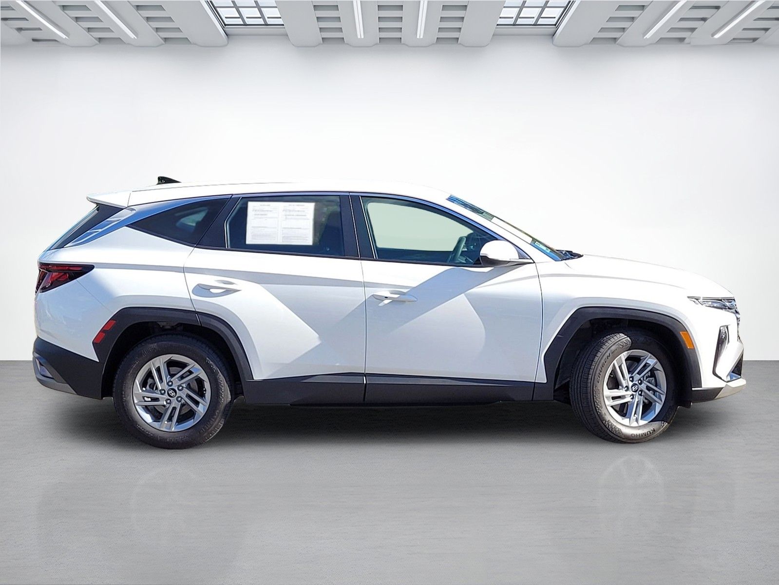 2025 Hyundai Tucson SE - Photo 3