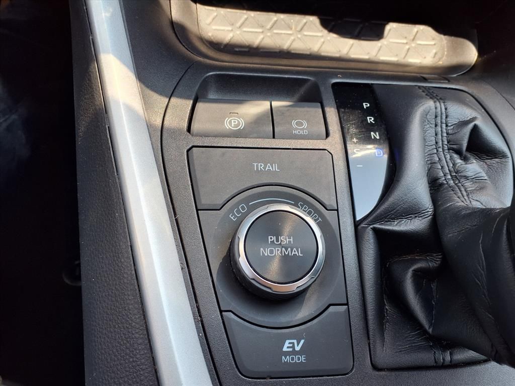 2023 Toyota RAV4 Hybrid XLE Premium - 6