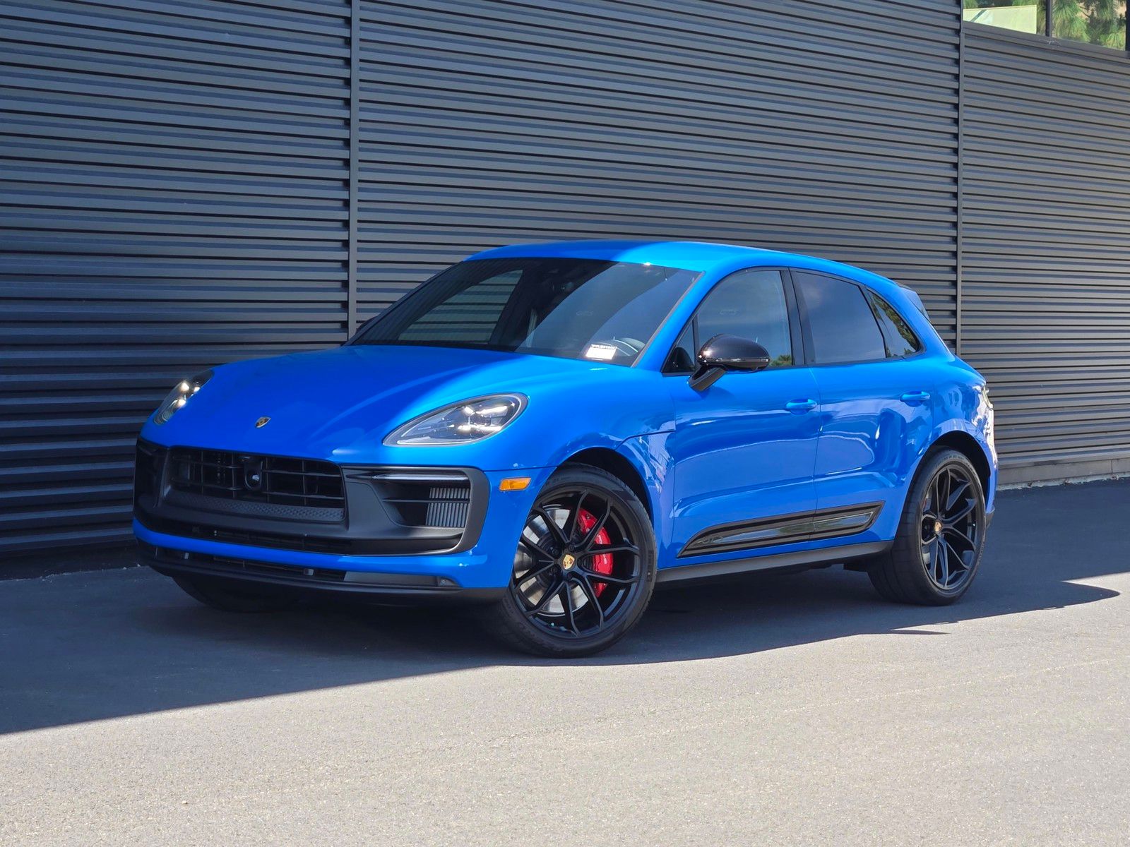 2026 Porsche Macan GTS — full photo 1 of 27
