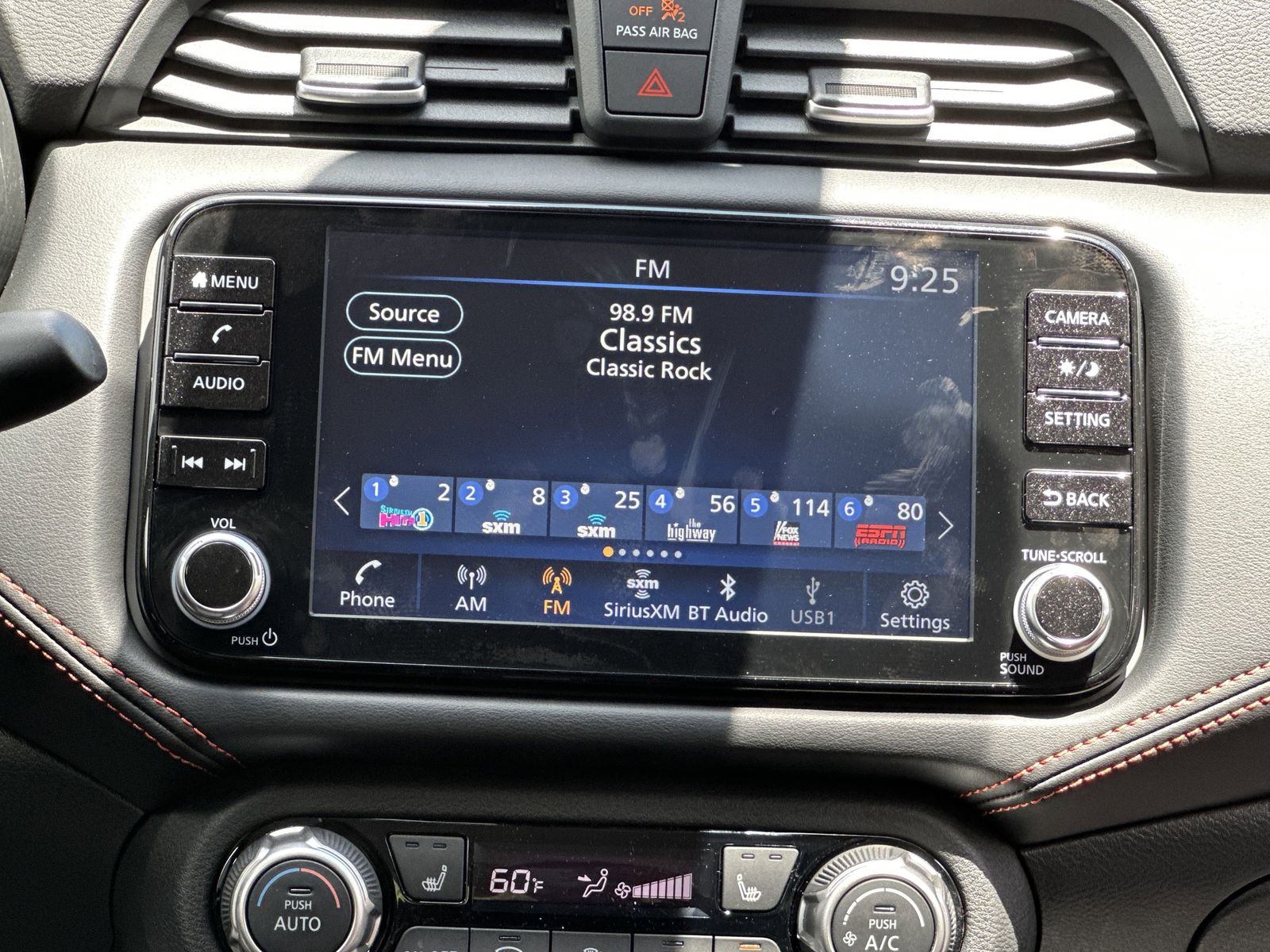 2025 Nissan Versa SR photo 3