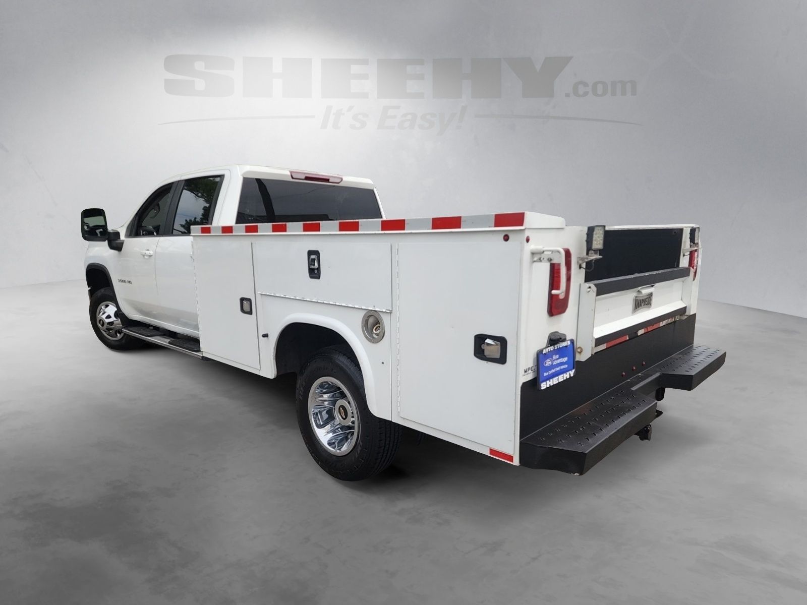Used 2023 Summit White Chevrolet LT image 12