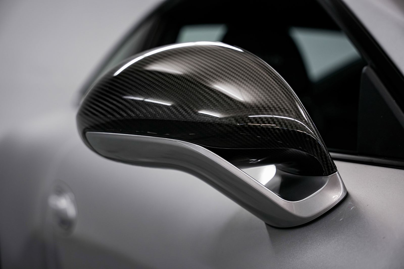 2016 Porsche 911 R — photo 42