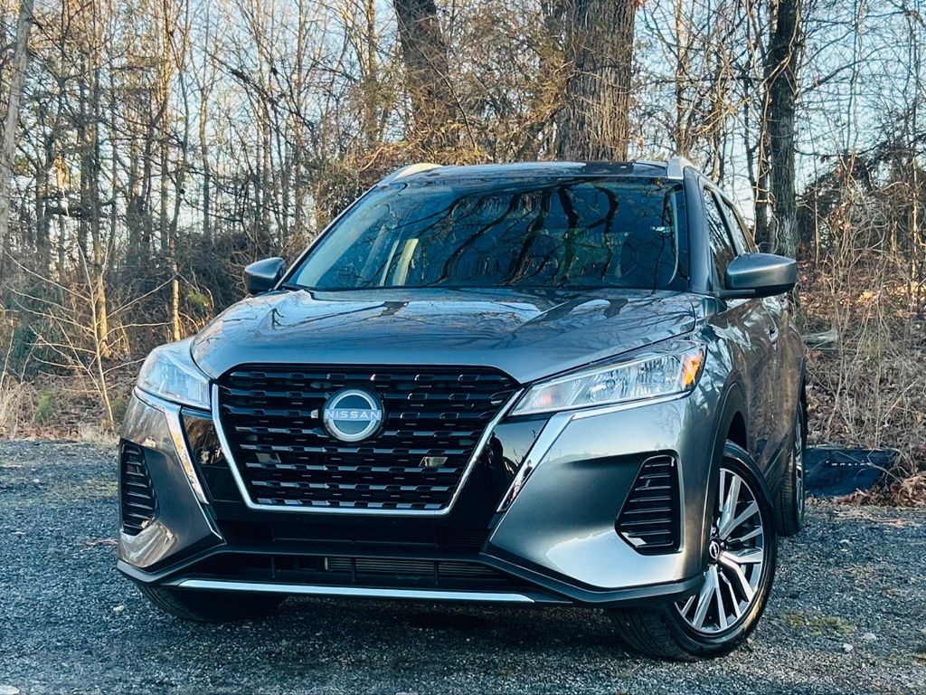 Gray (Gun Metallic) 2022 Nissan Kicks SV FWD SUV / Crossover Front-Wheel Drive Continuously Variable Transmission
