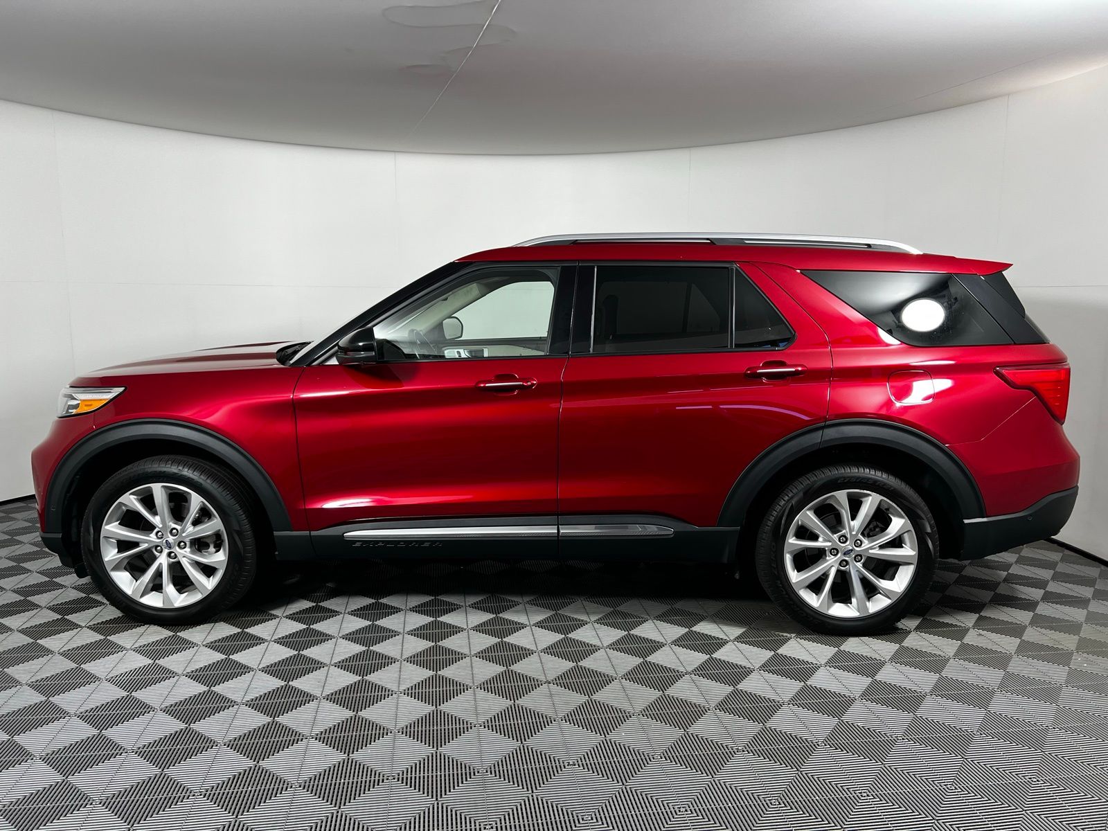 Thumbnail: 2022 Ford Explorer - 8