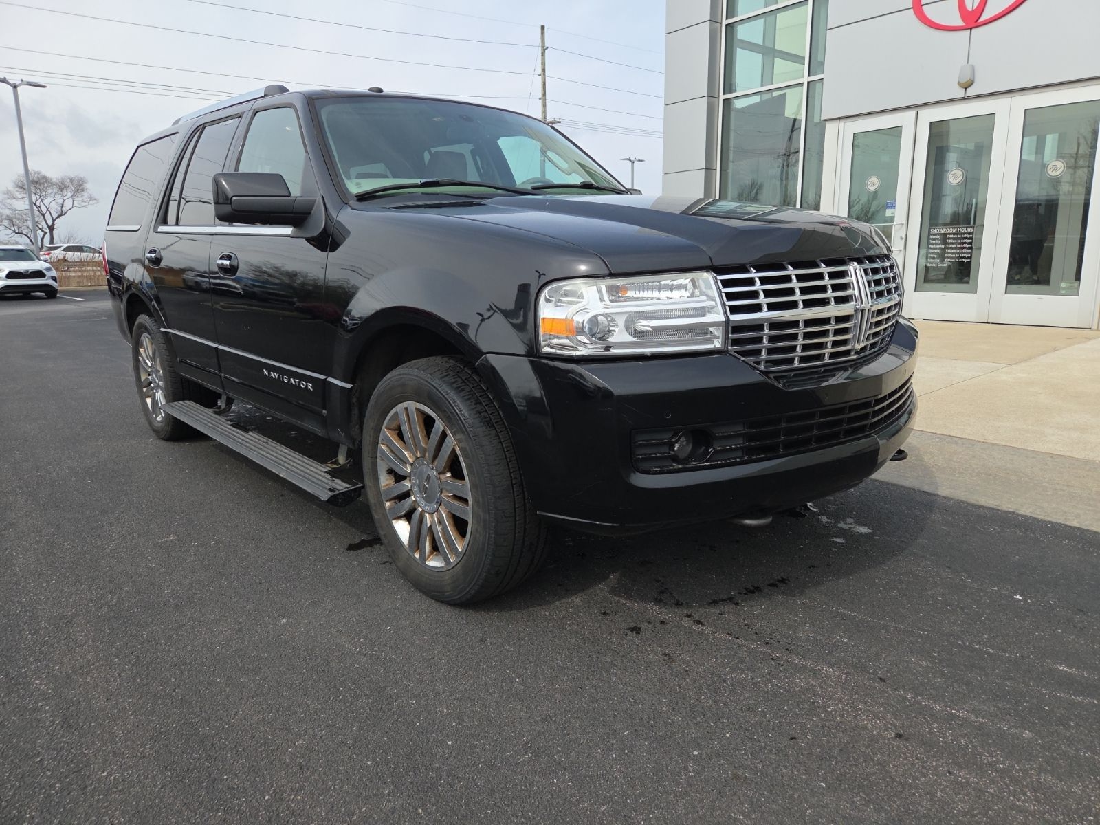 used 2009 Lincoln Navigator car, priced at $6,900