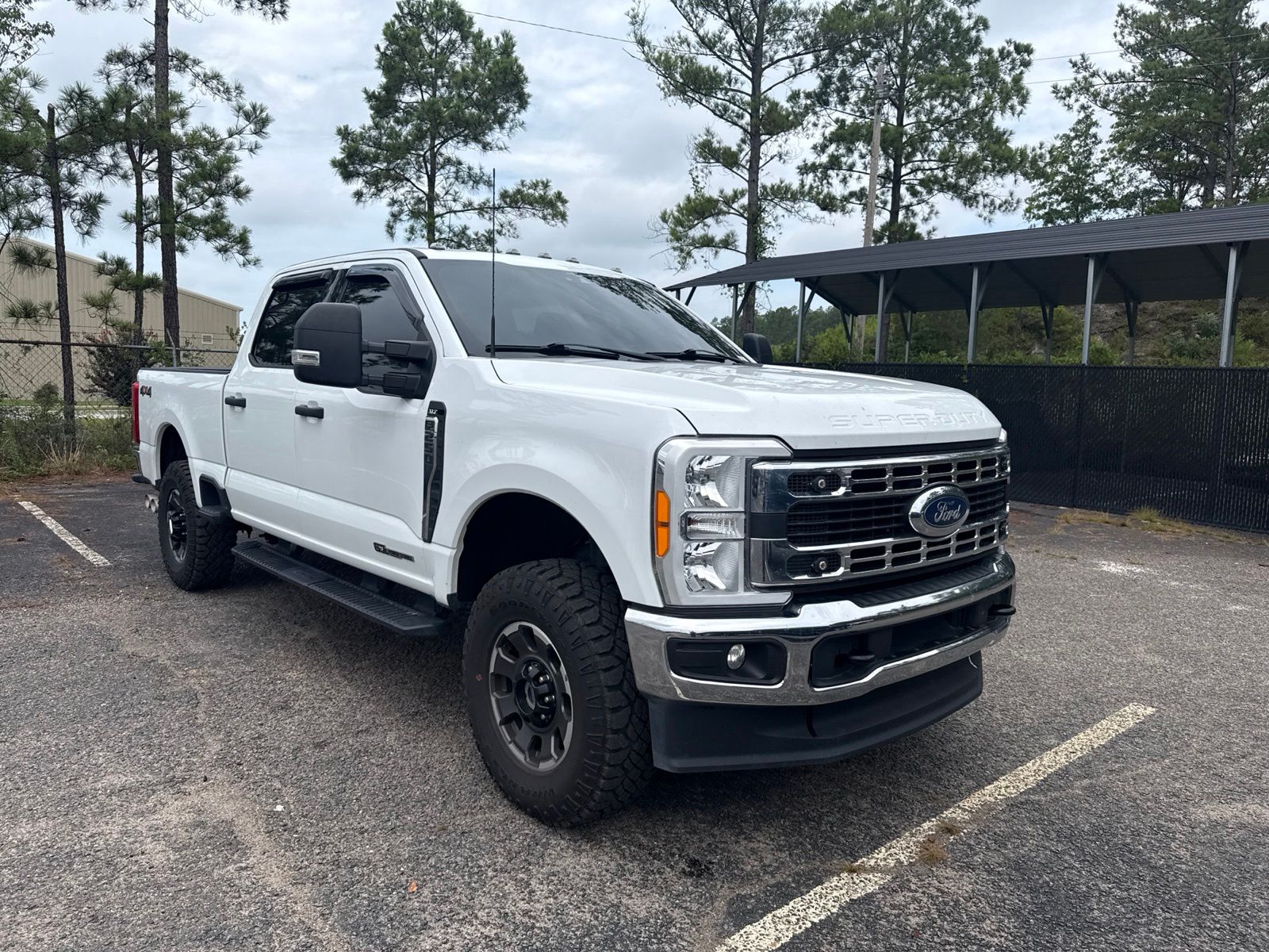 Oxford White 2023 Ford F-250 Super Duty Pickup Truck Four-Wheel Drive Automatic
