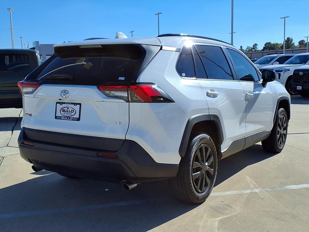 2019 Toyota RAV4 LE White at Emmons Autoplex