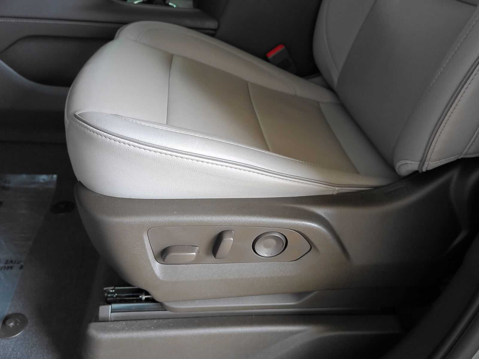 Used 2024 Silver GMC SLT image 13