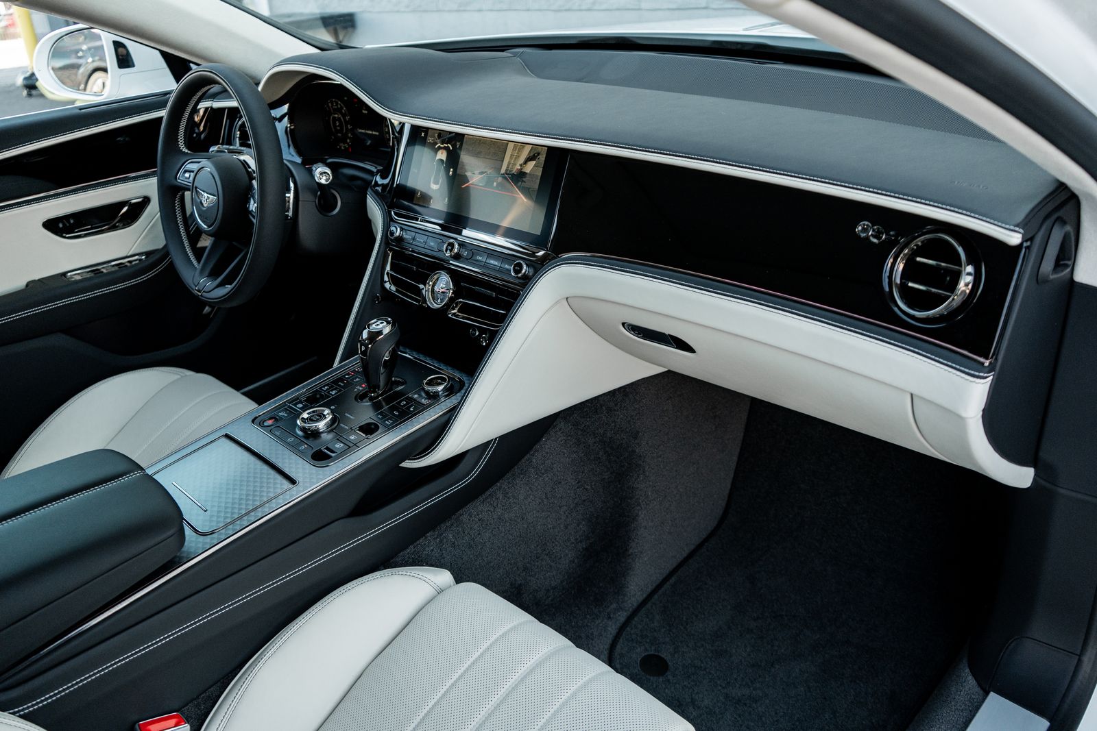 2026 Bentley Flying Spur photo 2