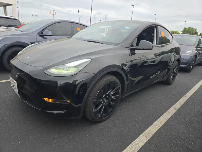 2024 Tesla Model Y Long Range Dual Motor All-Wheel Drive's photo