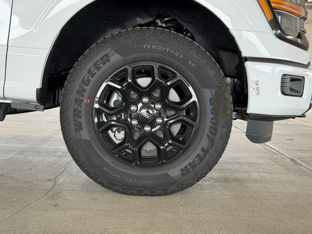 New 2026 Oxford White Ford XLT image 8