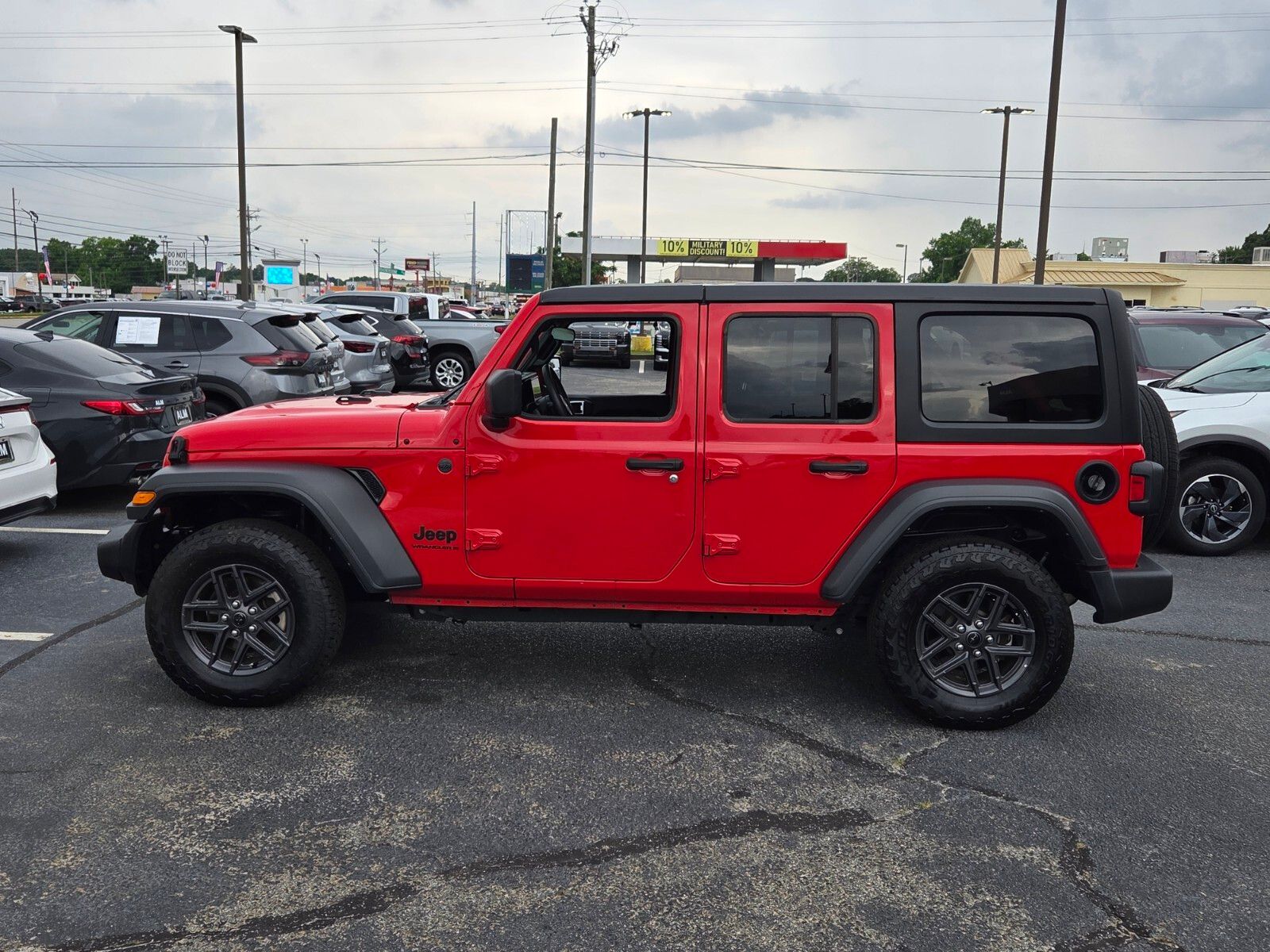 Used 2025 Red Jeep Sport S image 4