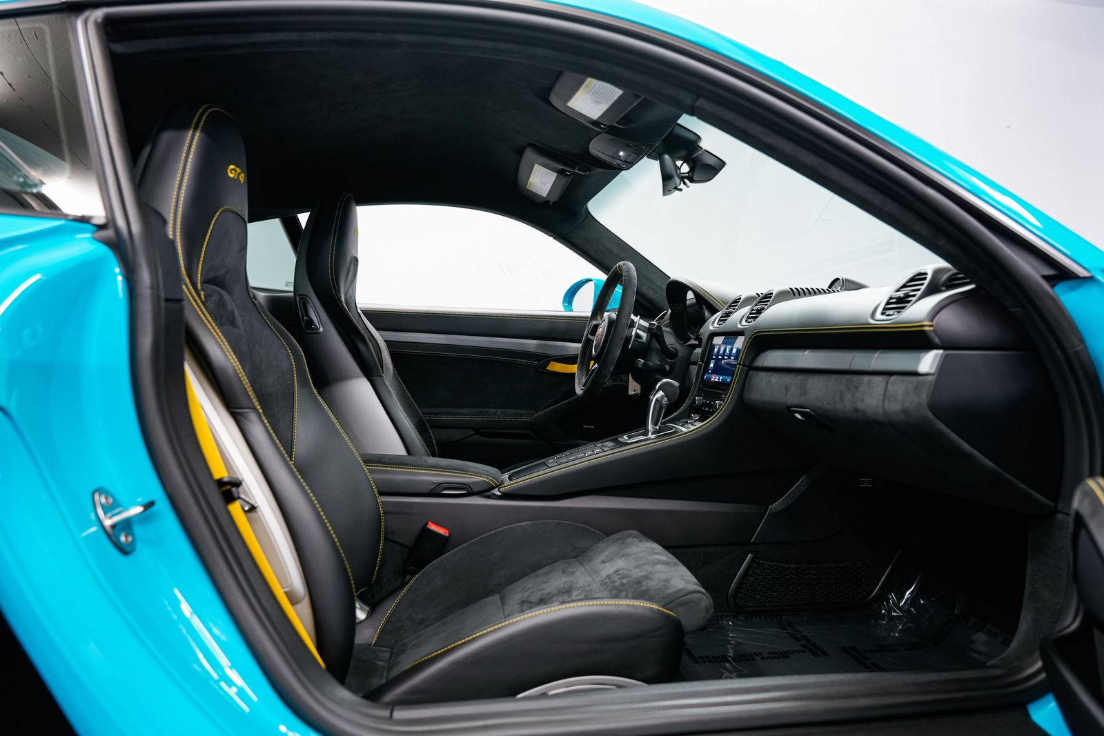 2021 Porsche 718 Cayman GT4 — photo 23