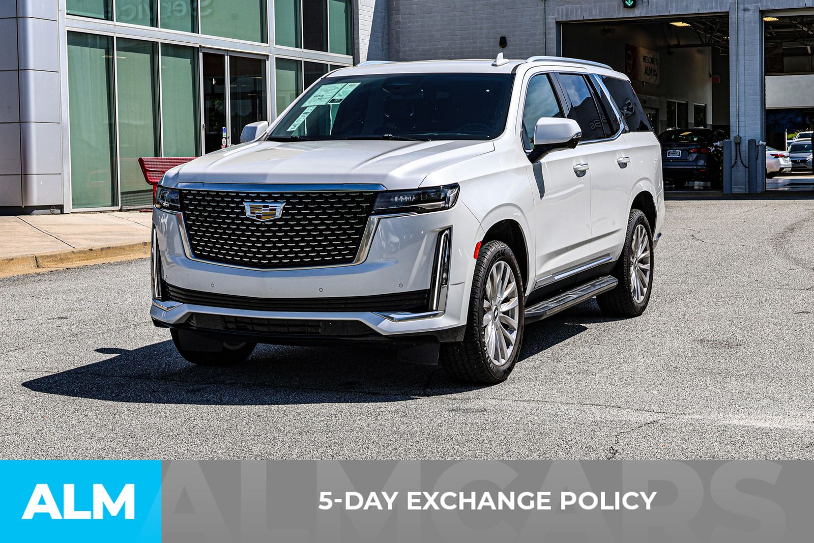 2022 Cadillac Escalade Luxury photo 3