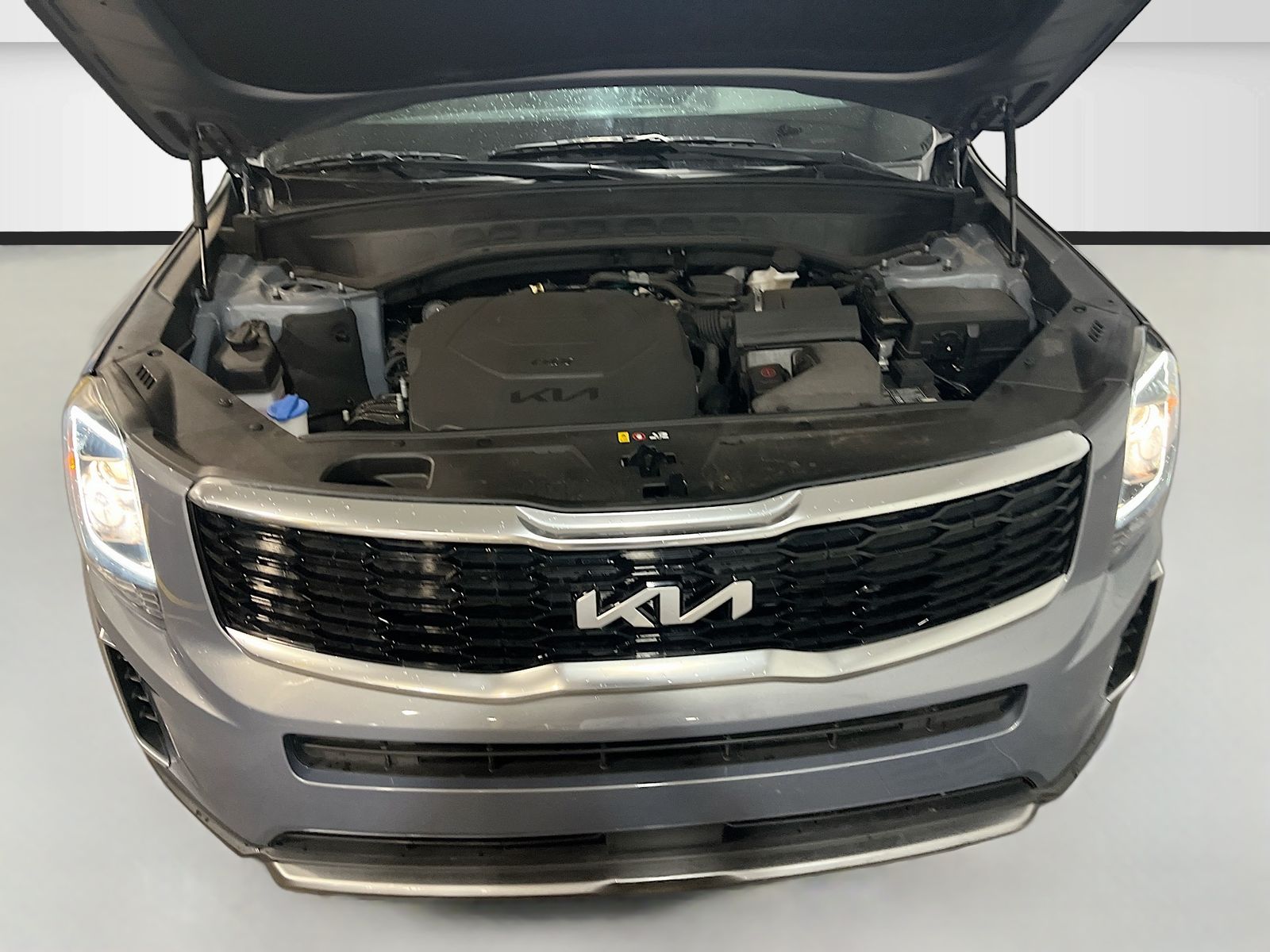 Used 2022 Silver Kia S image 30