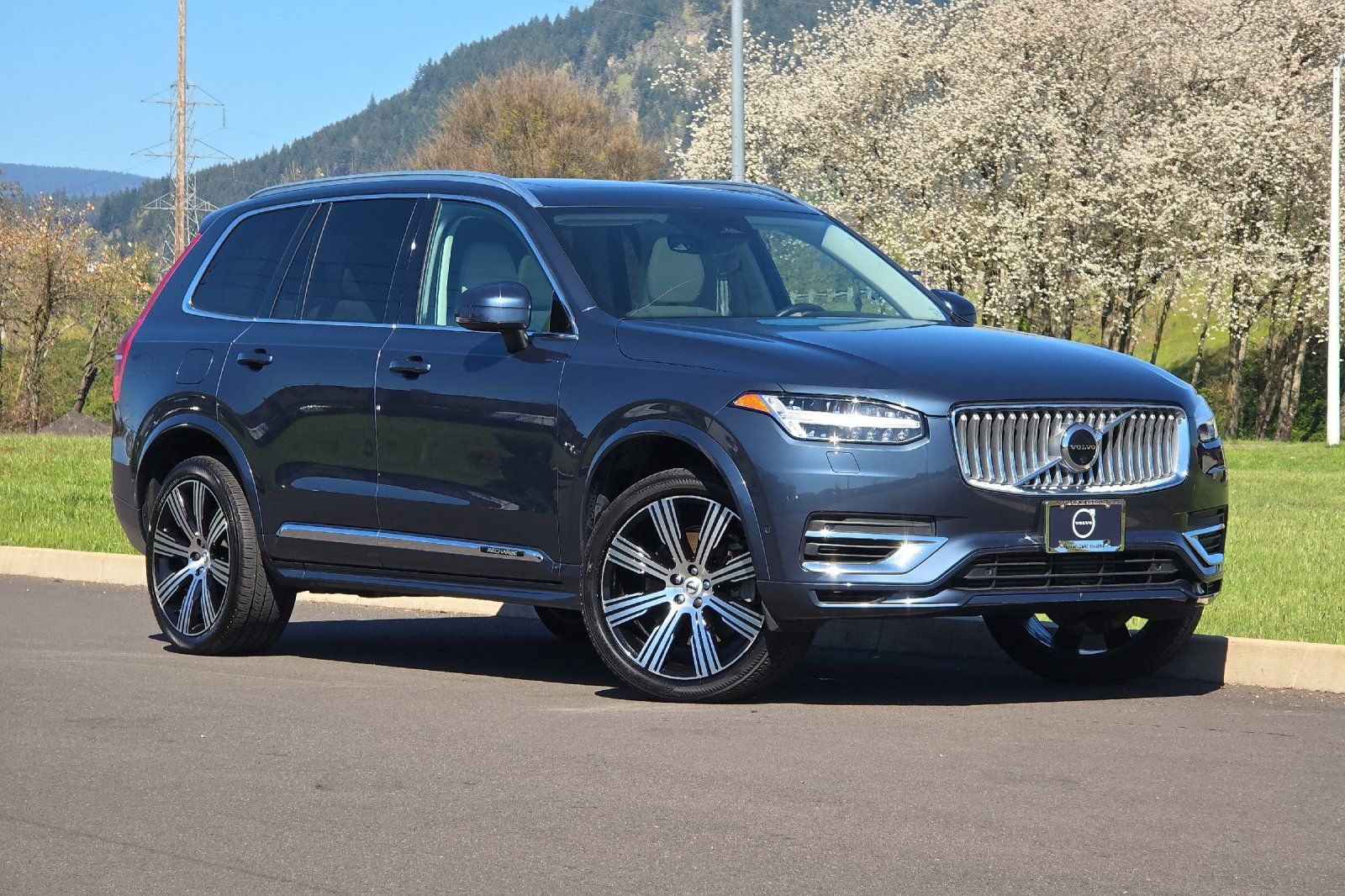 Denim Blue Metallic 2023 Volvo XC90 Recharge T8 Plus Bright Theme 6-Passenger eAWD SUV / Crossover All-Wheel Drive Automatic