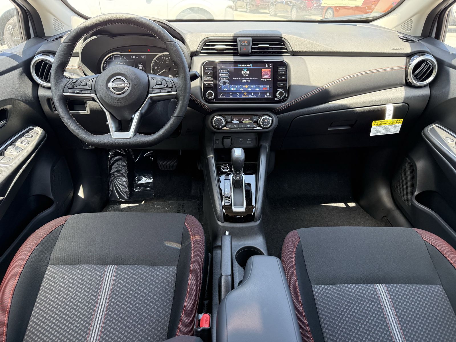 2025 Nissan Versa 1.6 SR photo 2