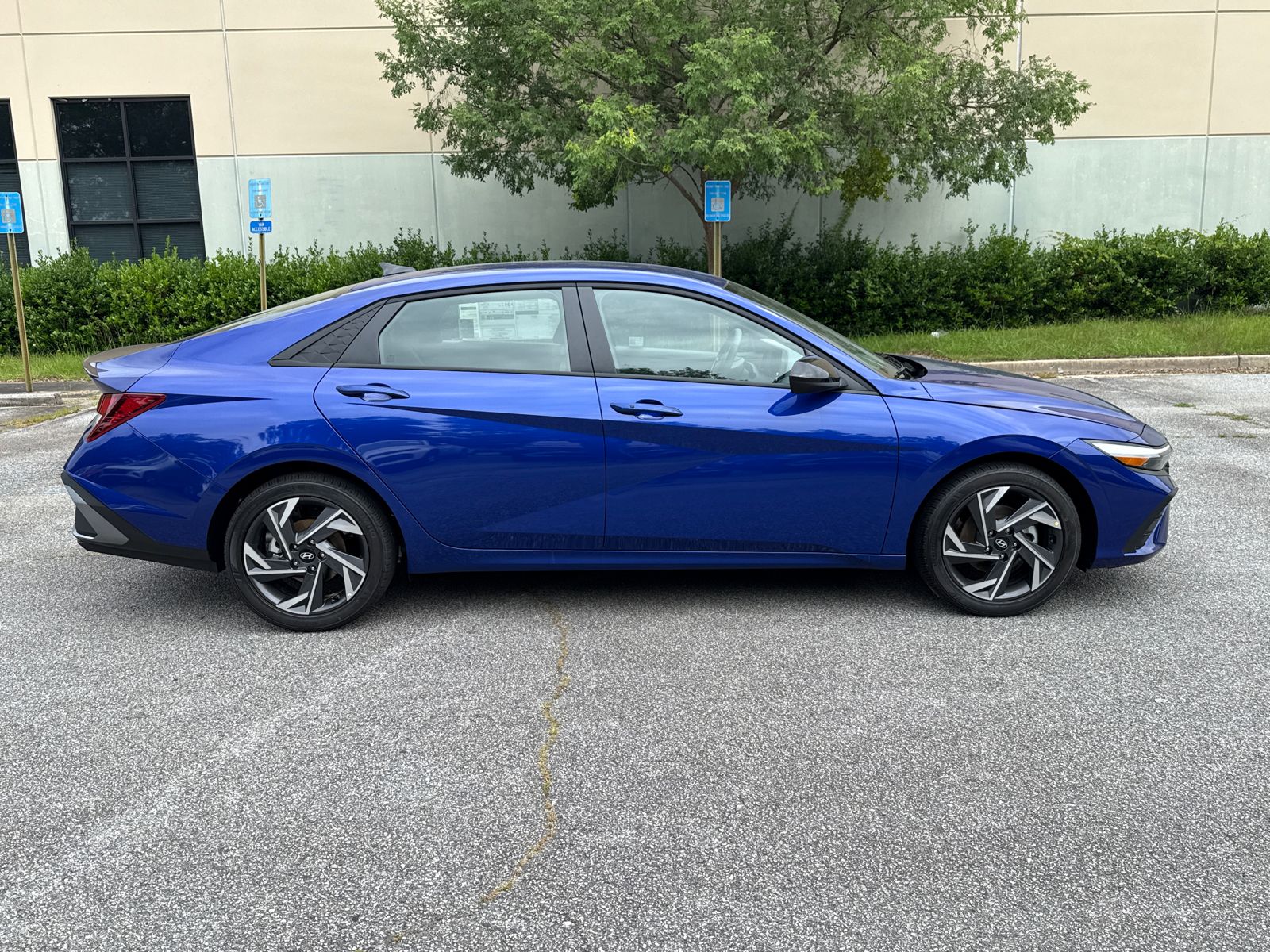 2025 Hyundai Elantra SEL Sport photo 4