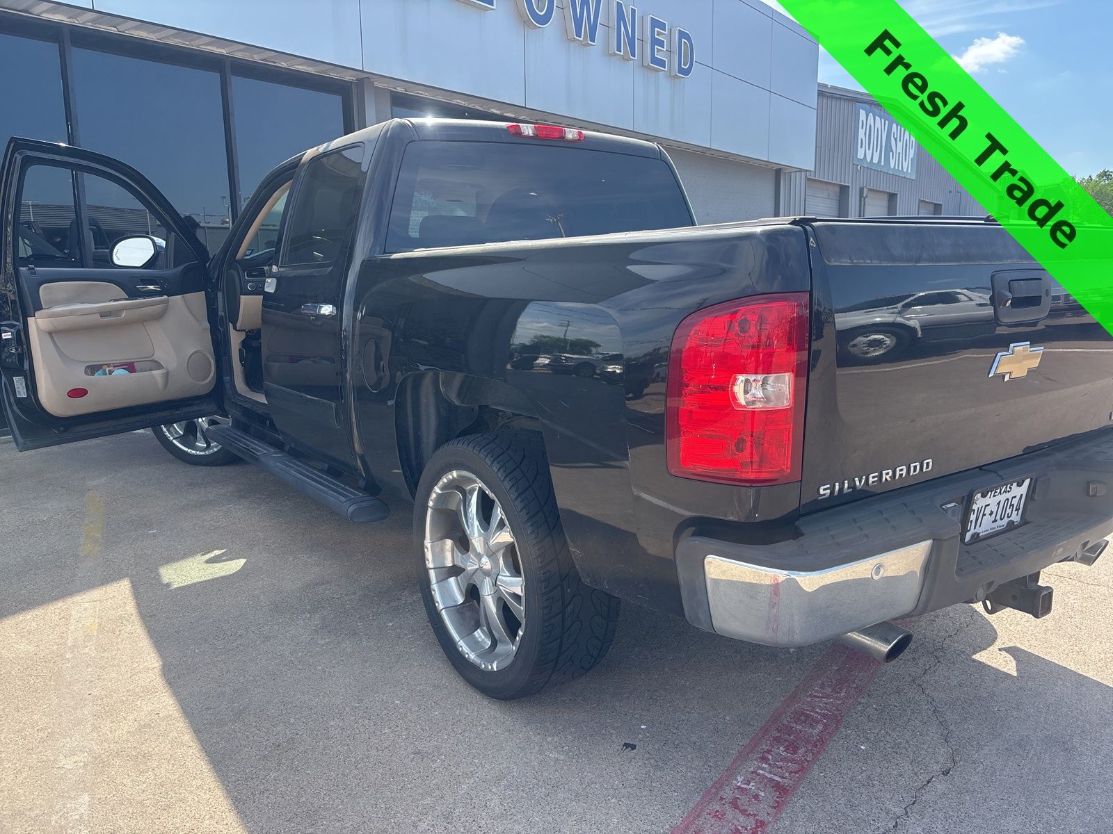 View vehicle photo 2