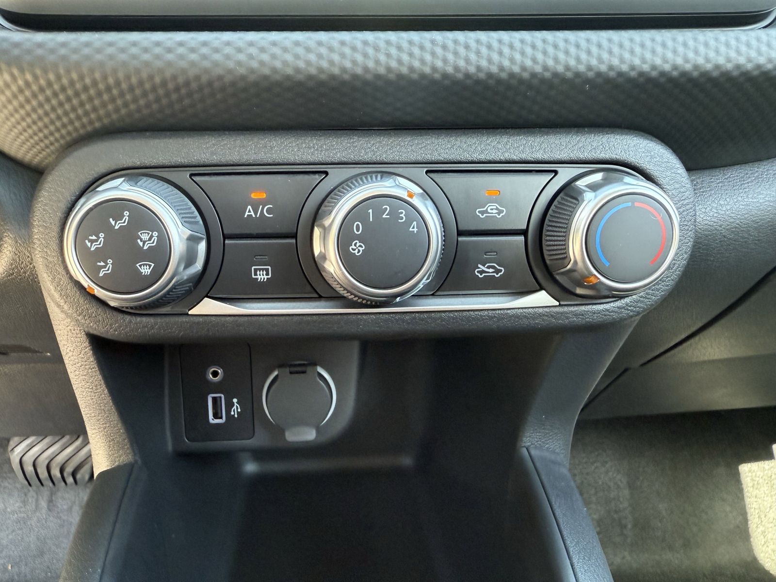 2025 Nissan Kicks Play S photo 5