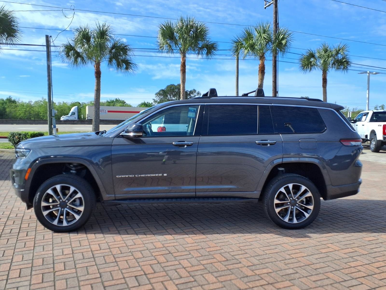 2022 Jeep Grand Cherokee L Overland - 8