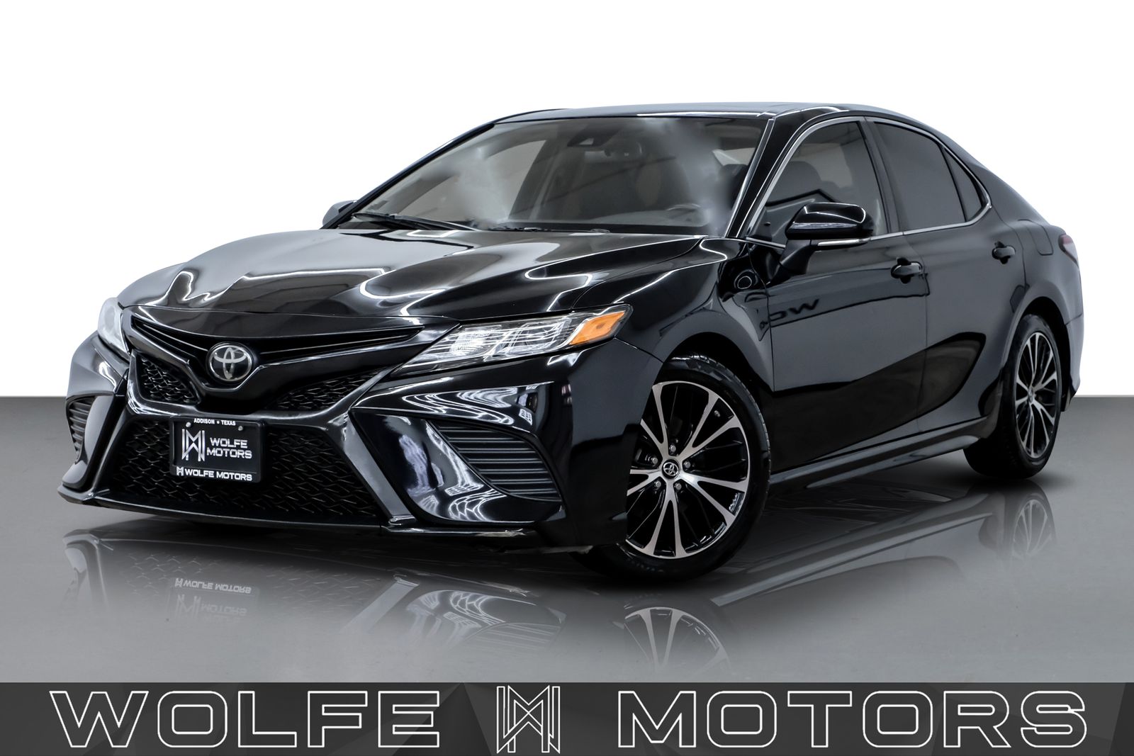 Midnight Black Metallic 2019 Toyota Camry Sedan Front-Wheel Drive 8-Speed Automatic