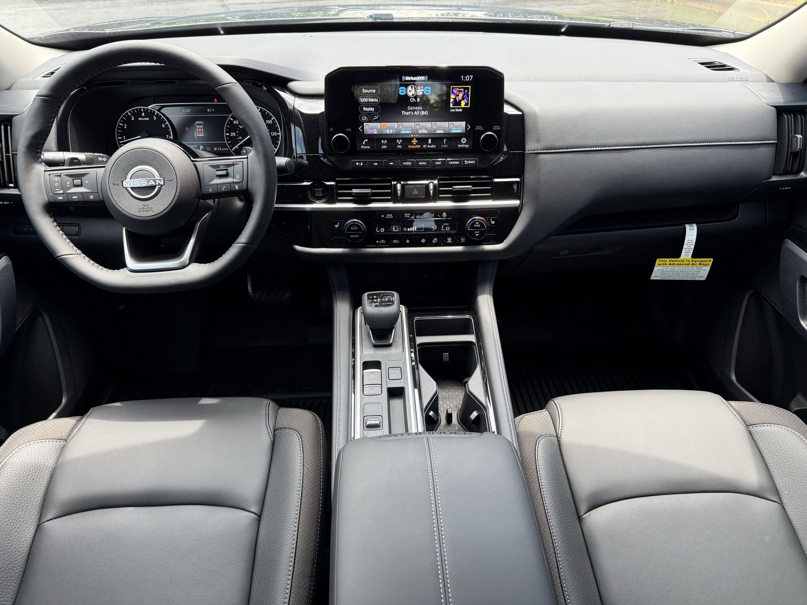 2025 Nissan Pathfinder SL photo 2