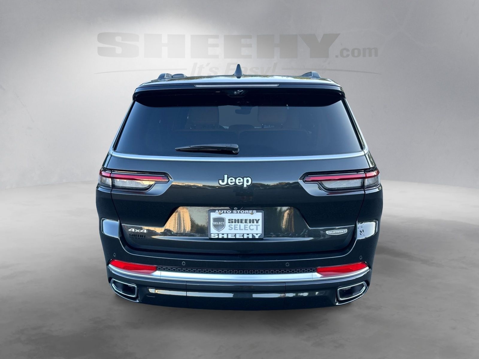Used 2025  Jeep Summit image 13