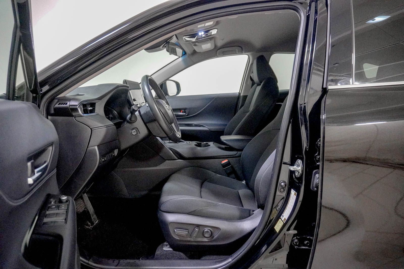 2023 Toyota Venza LE - Photo 21