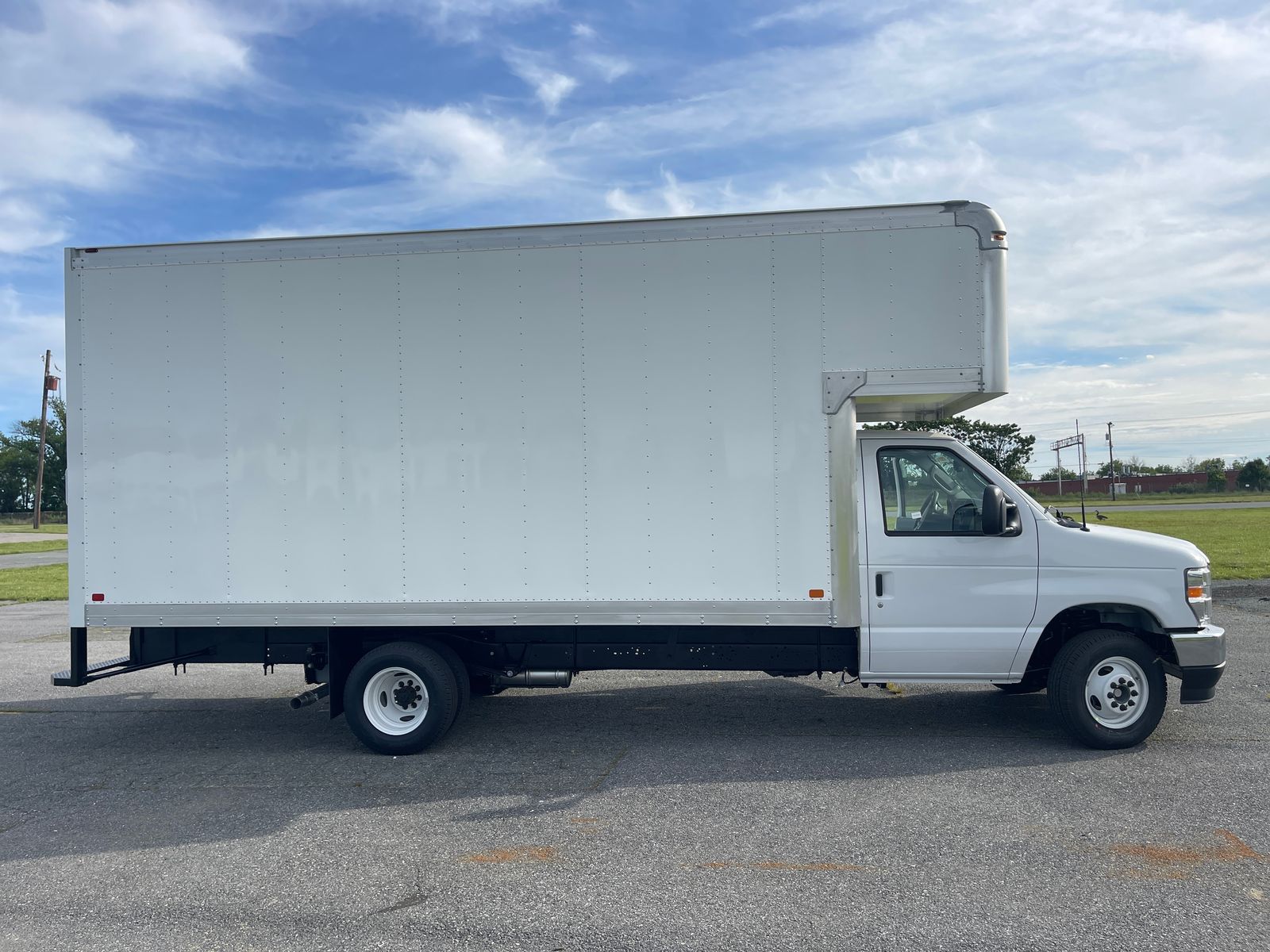2027 Ford E-Series DRW E-450 Super Duty 176 in WB's photo