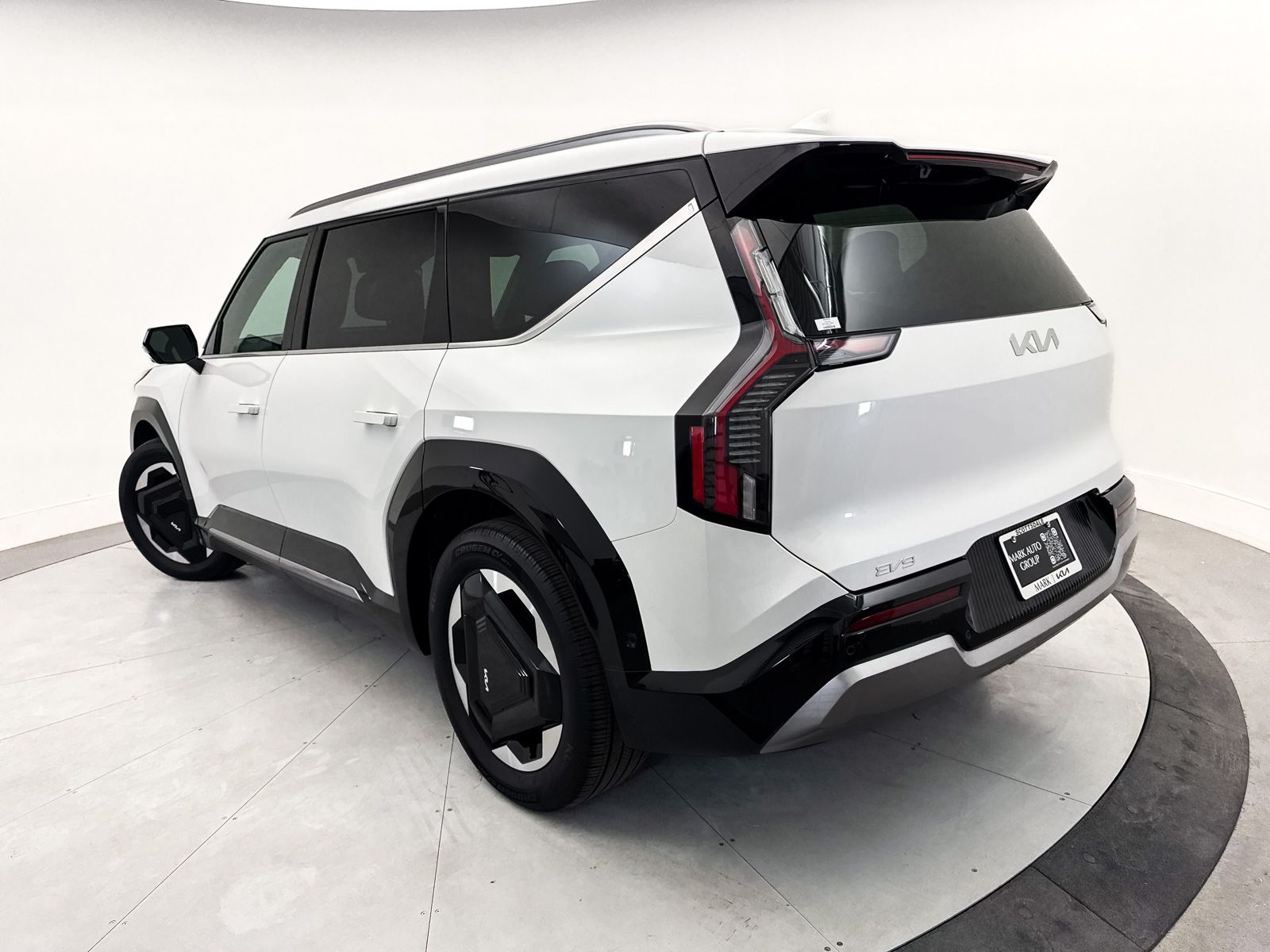 Used 2024 Kia Ev9 Wind with VIN KNDAFFS50R6019527 for sale in Scottsdale, AZ