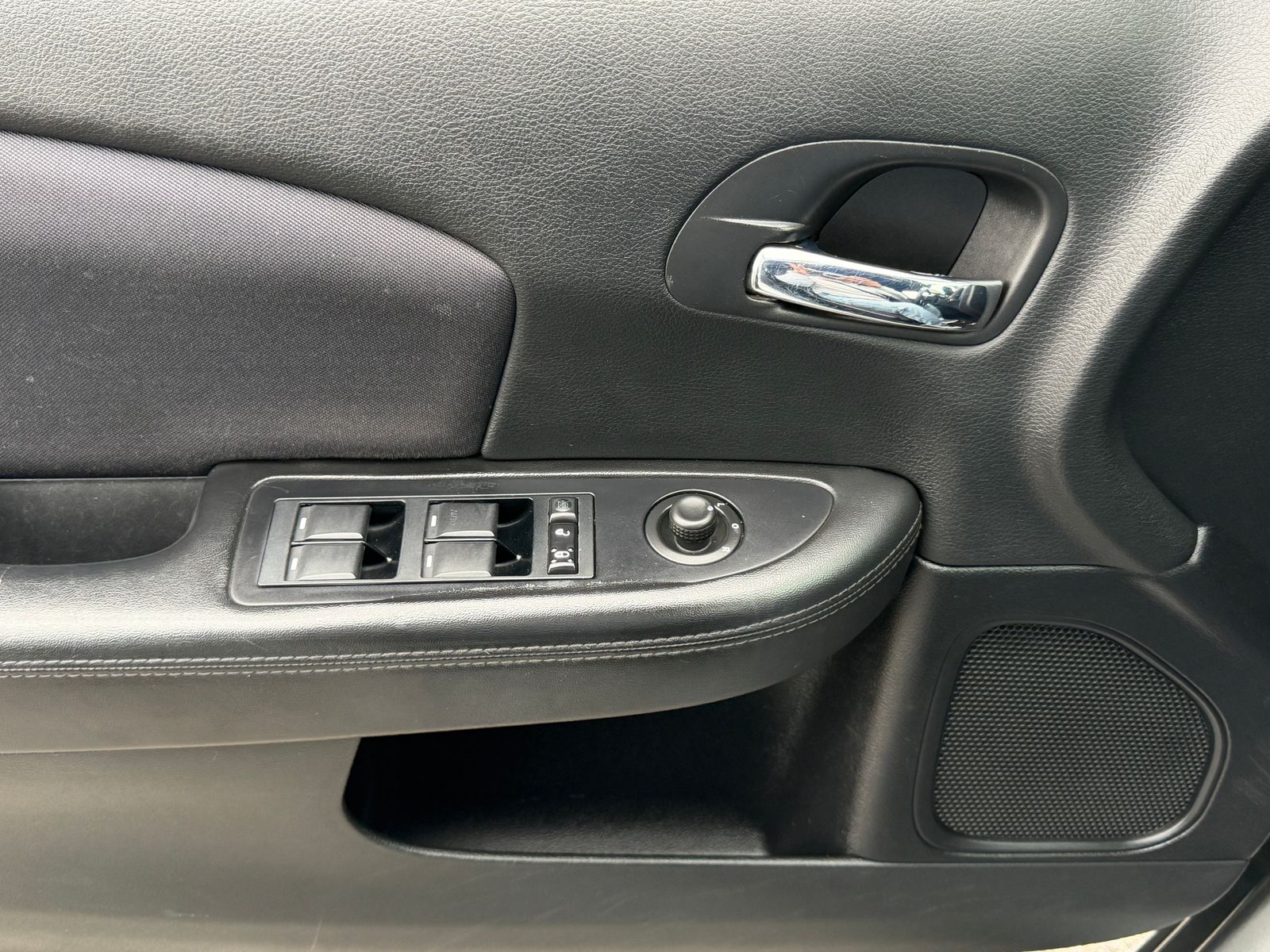 Used 2013 Tungsten Clearcoat Metallic Chrysler Touring image 21