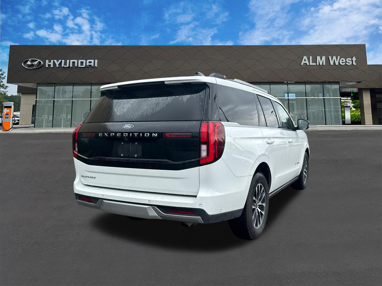 Used 2025 White Ford Platinum image 5