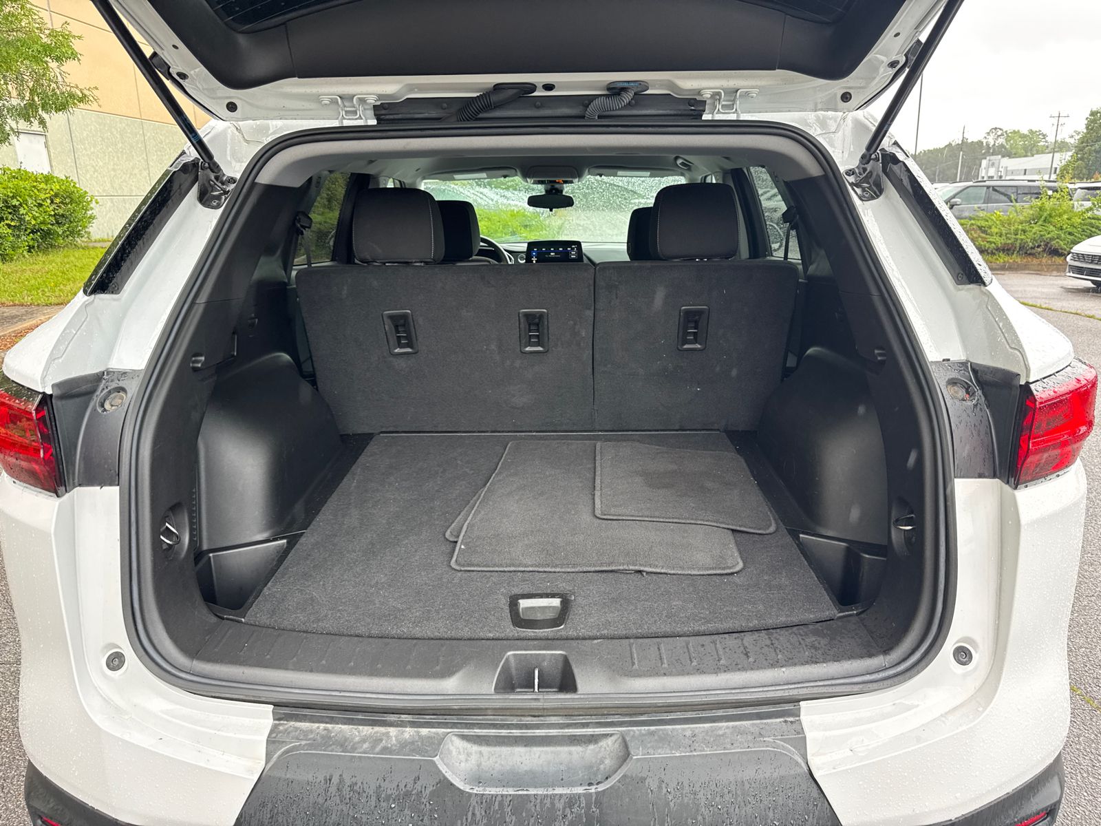 Used 2025 Summit White Chevrolet LT image 18