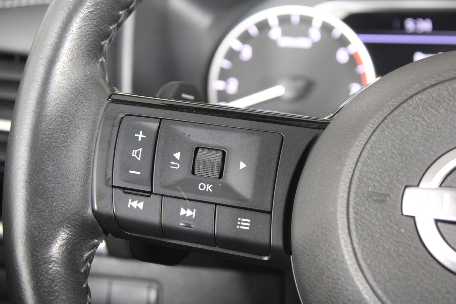 Used 2023 Gray Nissan SL image 30