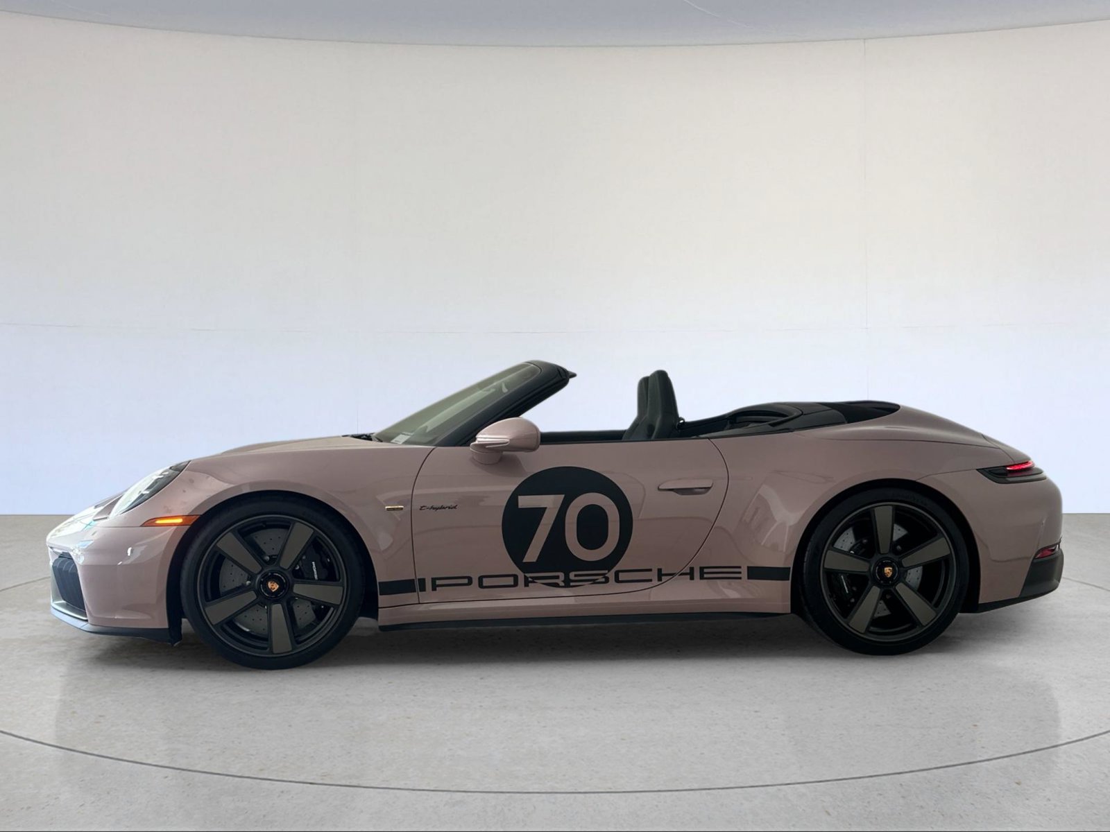 2026 Porsche 911 Spirit 70 — full photo 2 of 26