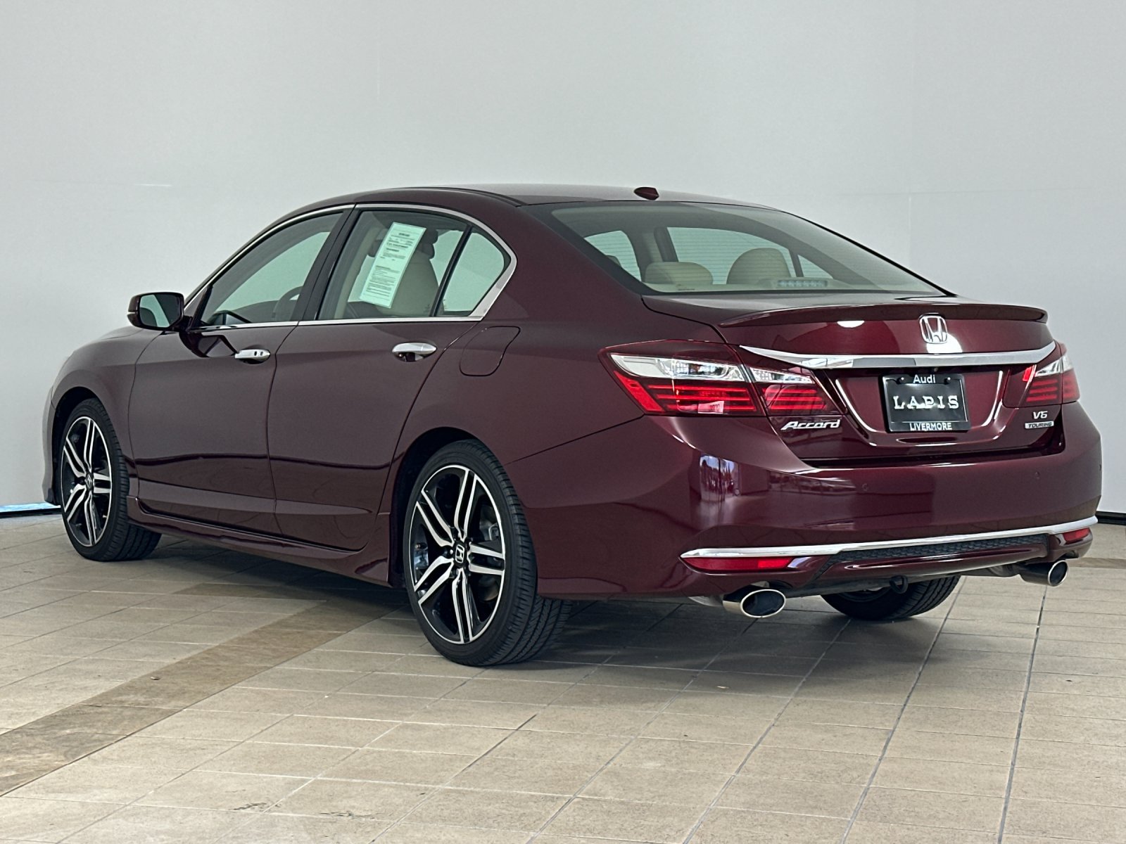 2017 Honda Accord Touring — full photo 4 of 28