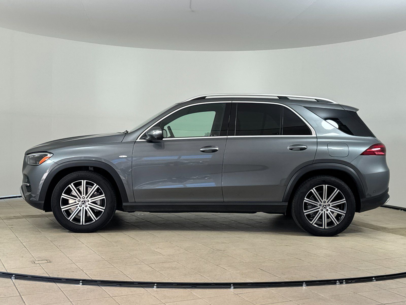 2025 Mercedes-Benz GLE GLE 450e — full photo 3 of 29