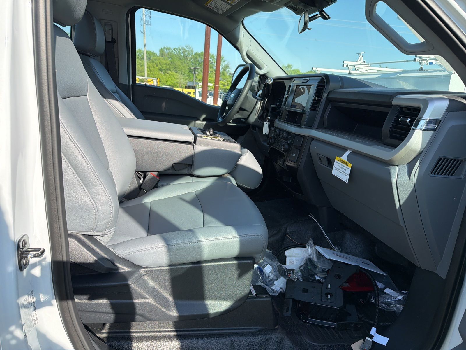 New 2025 Oxford White Ford XL image 10