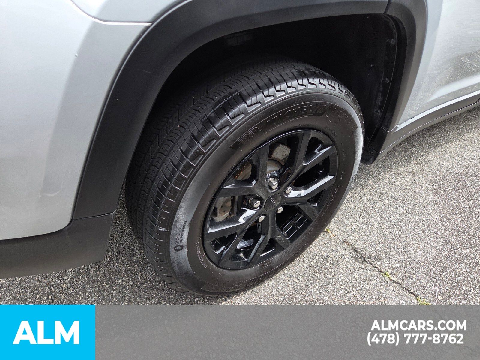 Used 2025 Silver Jeep Altitude image 13