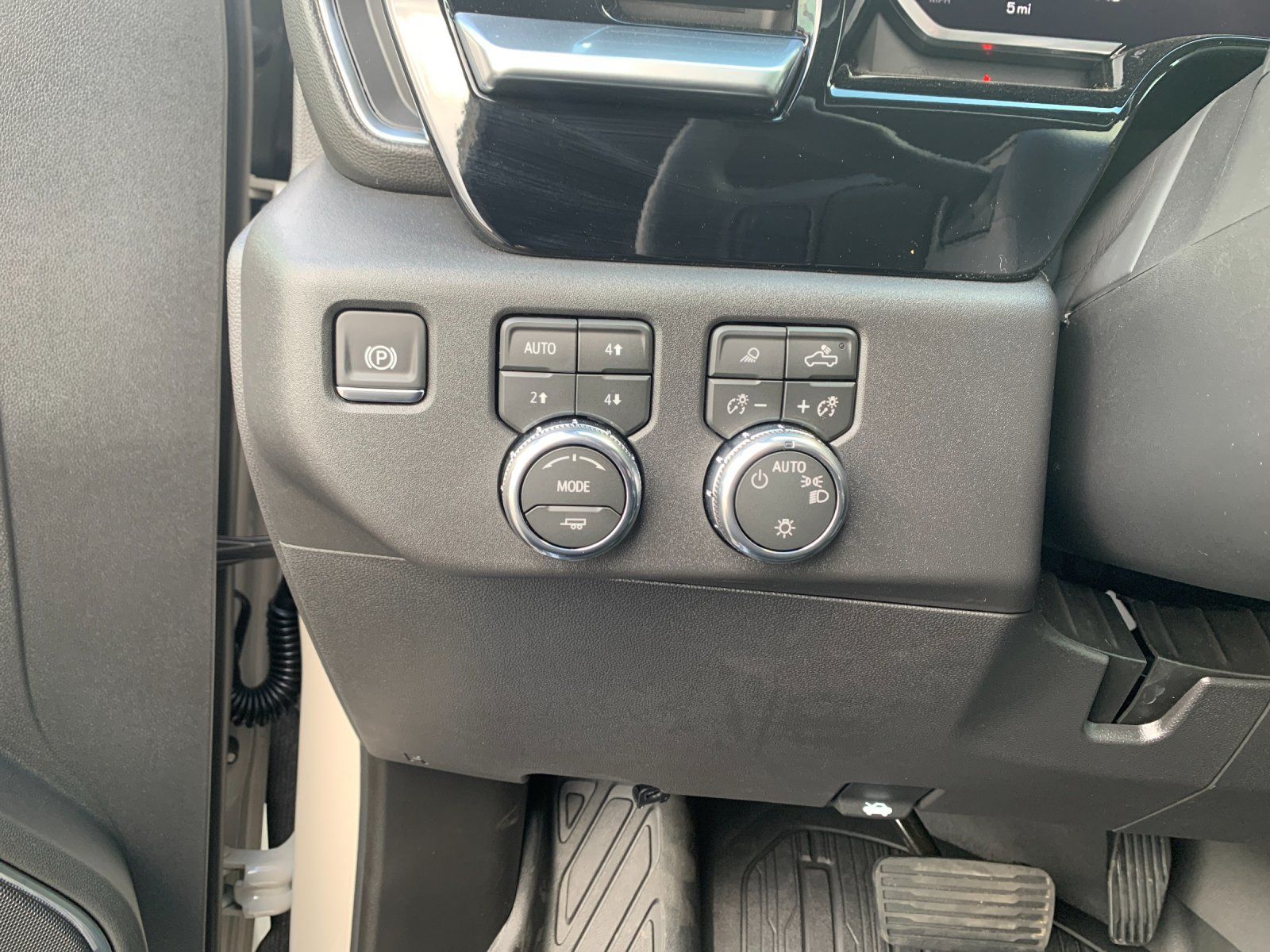New 2026 Beige GMC SLE image 32
