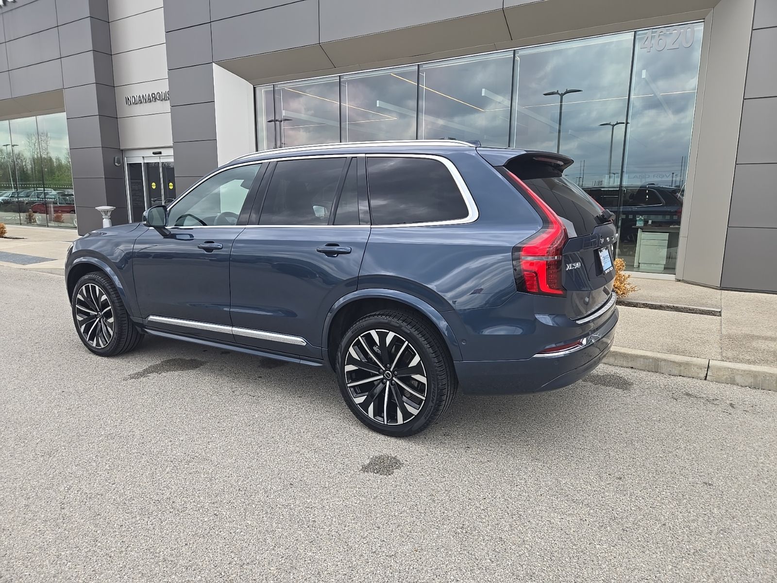 View vehicle photo 7