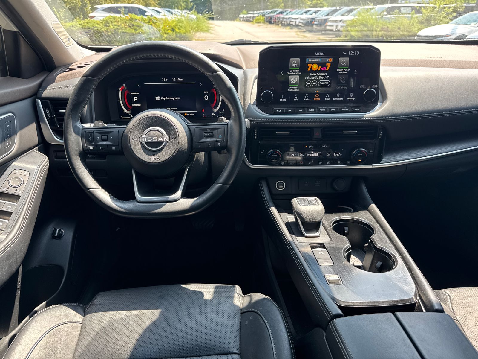 Used 2022 White Nissan Platinum image 23